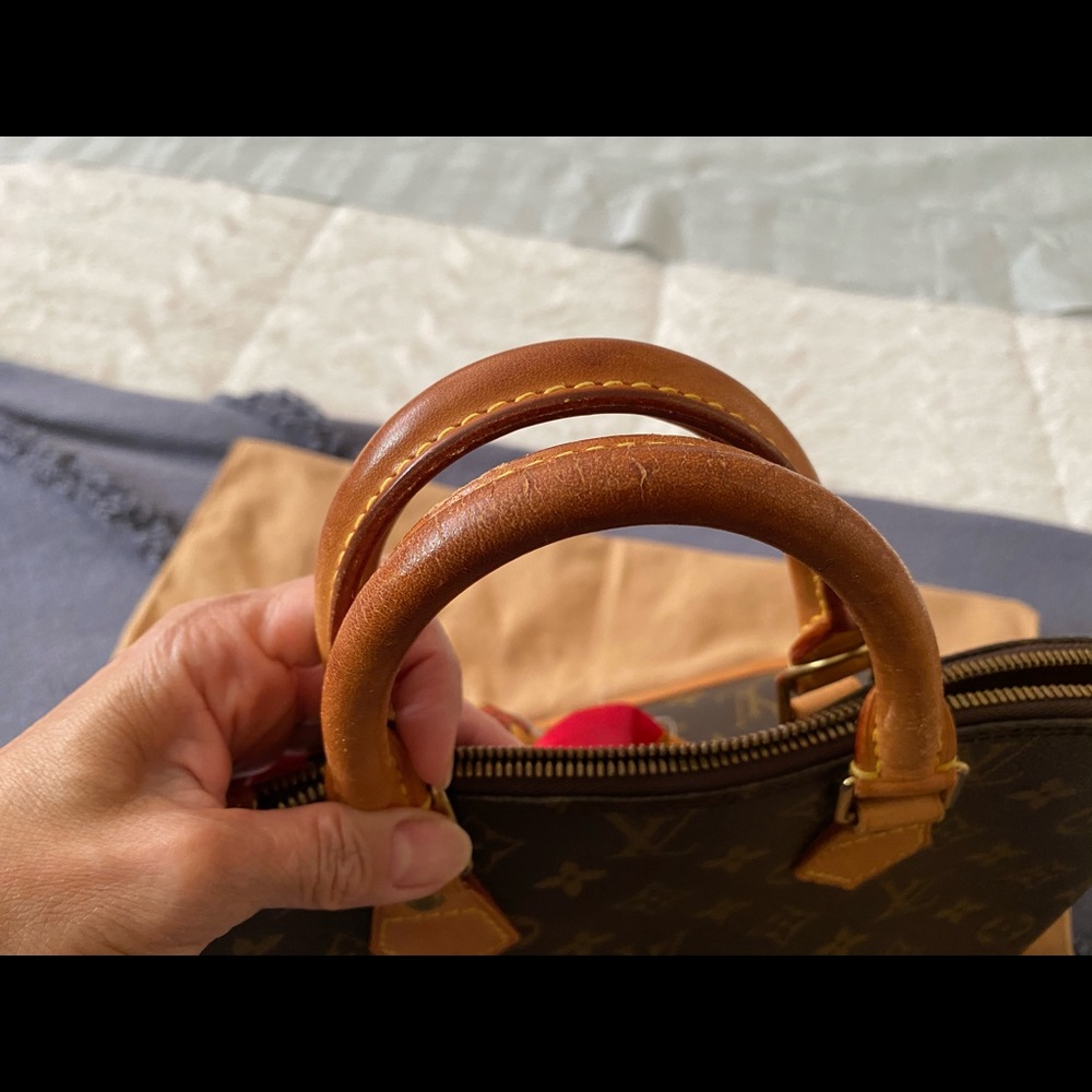 Louis Vuitton alma monogram - Picture 3 of 11